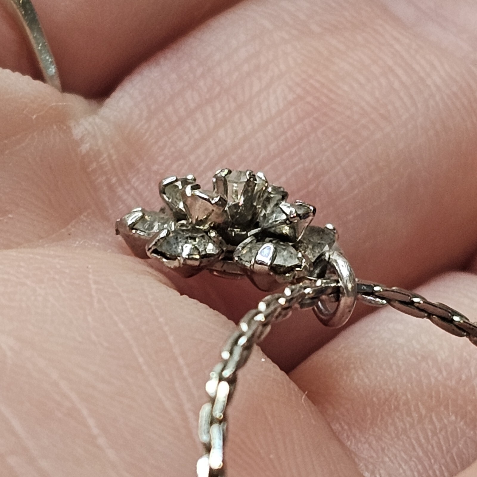 Retro Avon 3D Clear Rhinestone Flower Pendant Necklace Silver Tone Dainty 18″