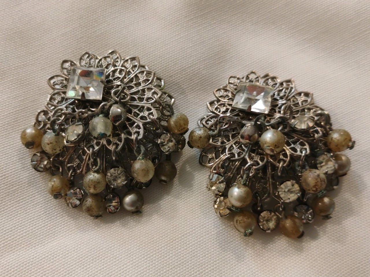 Eleven Pair Lot Vintage Clip On Earrings Mixed Metals Some Signed