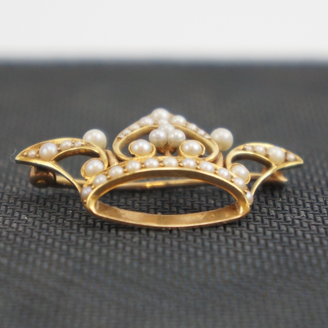 Antique Crown Brooch 14k Yellow Gold Seed Pearl Vintage Excellent 4g 1.125″