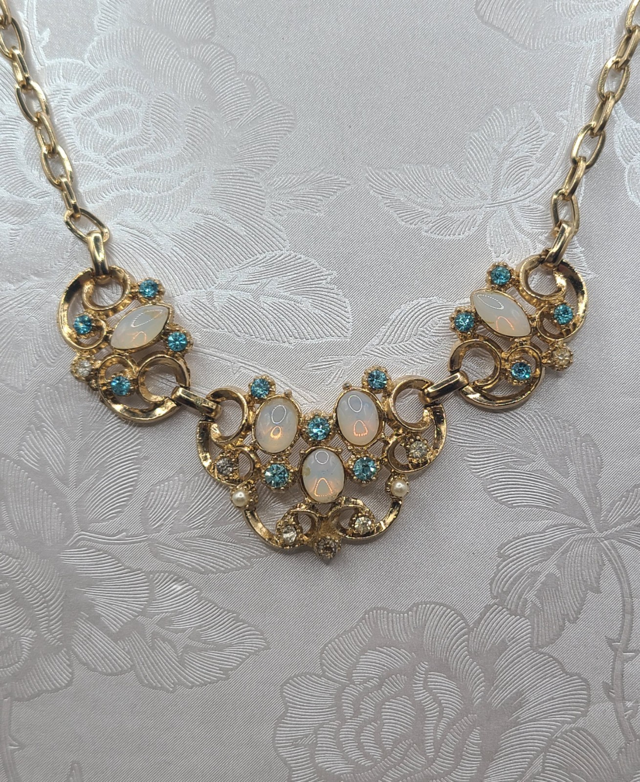 Vtg Unsigned Goldtone Opaline Glass Rhinestone Faux Pearl 17″ Necklace