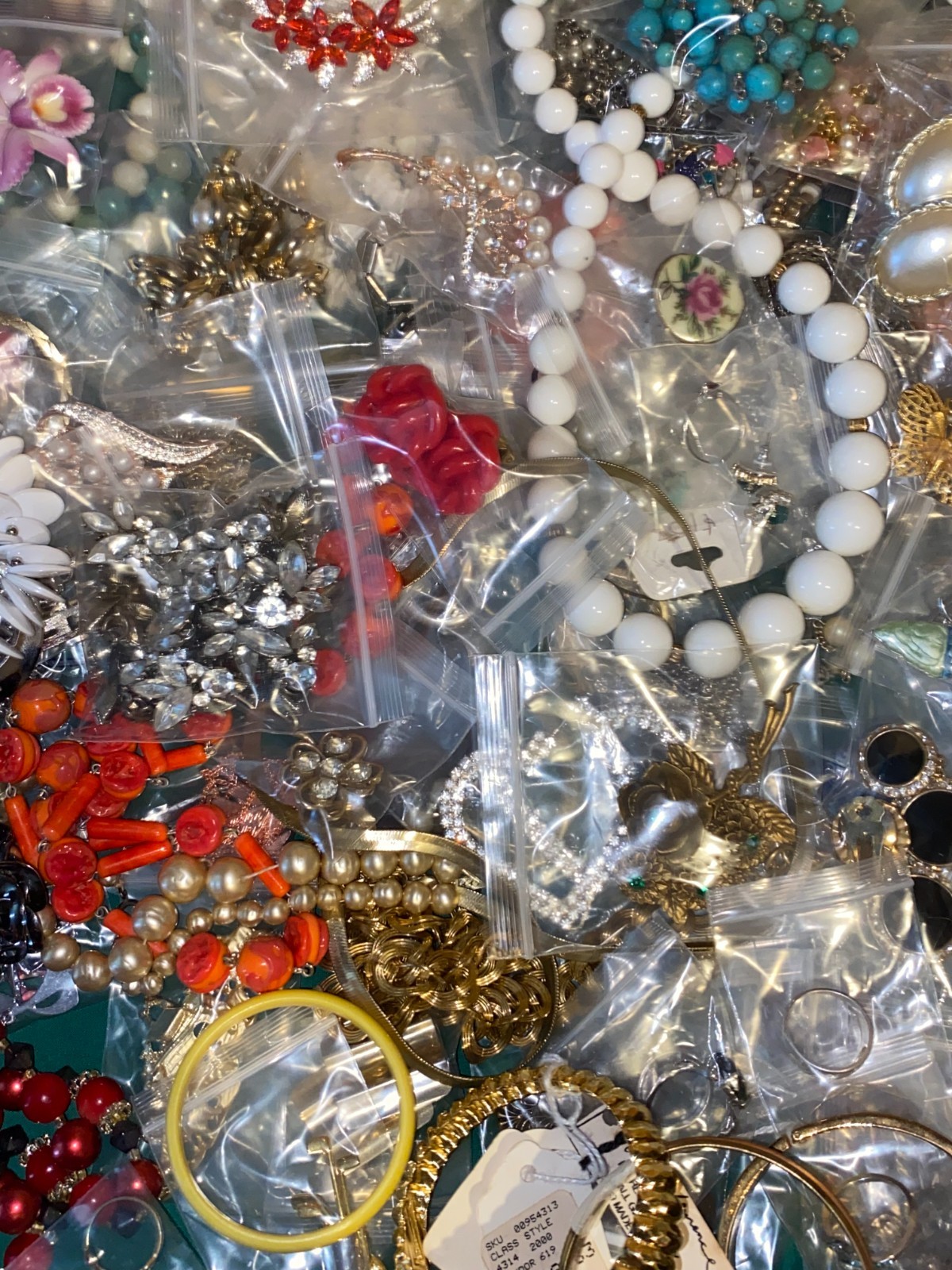VINTAGE to Modern JEWELRY LOT 9 LBS 200 PCS RHINESTONE RING NECK WEARABLE #17