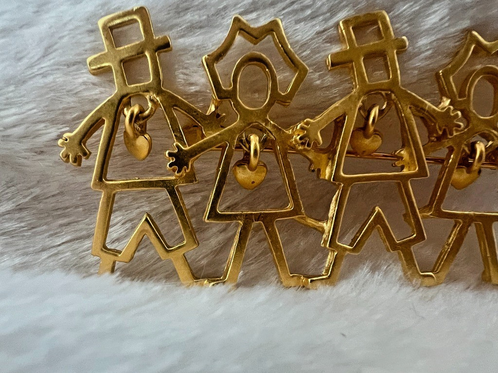 Pilgrim Brooch Gold Figural Thanksgiving Pin Dangle Heart Charms 3″ Vintage