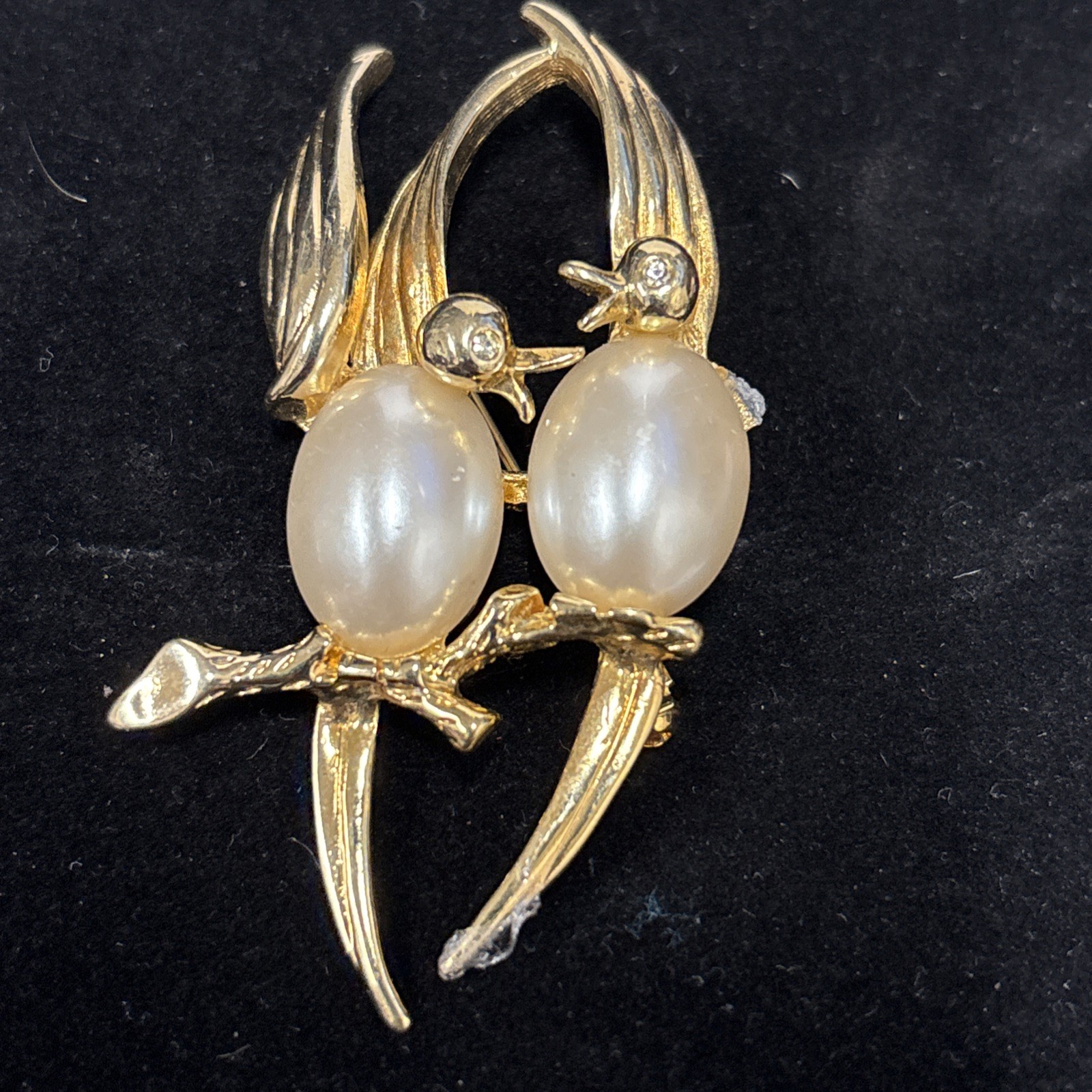 Vintage Pair of Birds Gold Pearl Rhinestone Brooch Pin 2.5” Faux Pearl