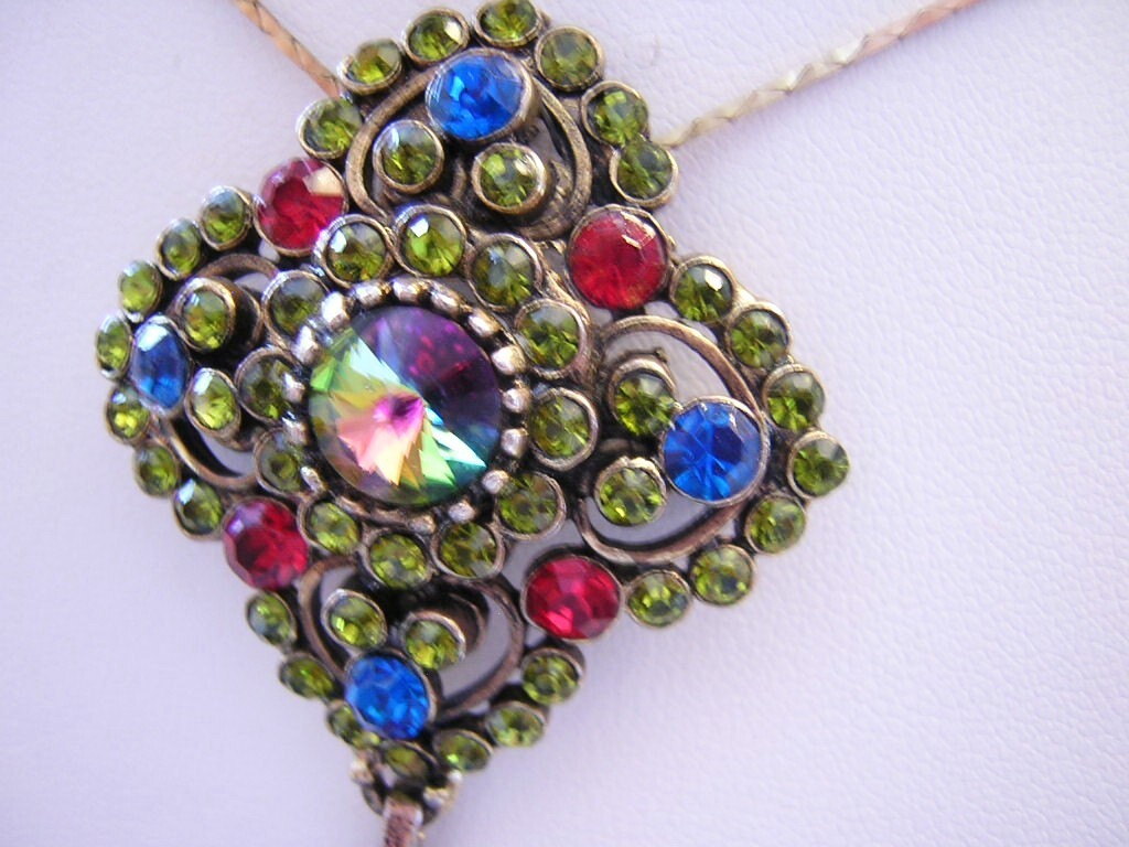1950’s EDLEE Fab RIVOLI, Olivine, Egyptian Blue & RED Rhinestones Dangling PIN