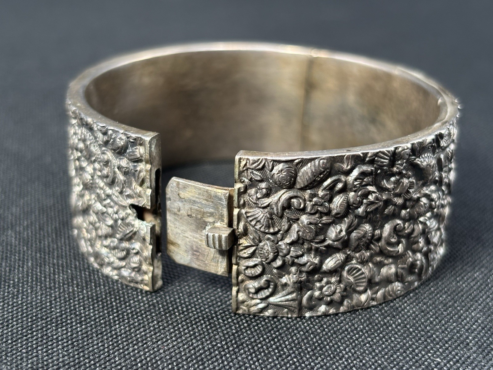 Vintage Sterling Silver REPOUSSE Victorian Style Floral Bracelet 1″ Wide