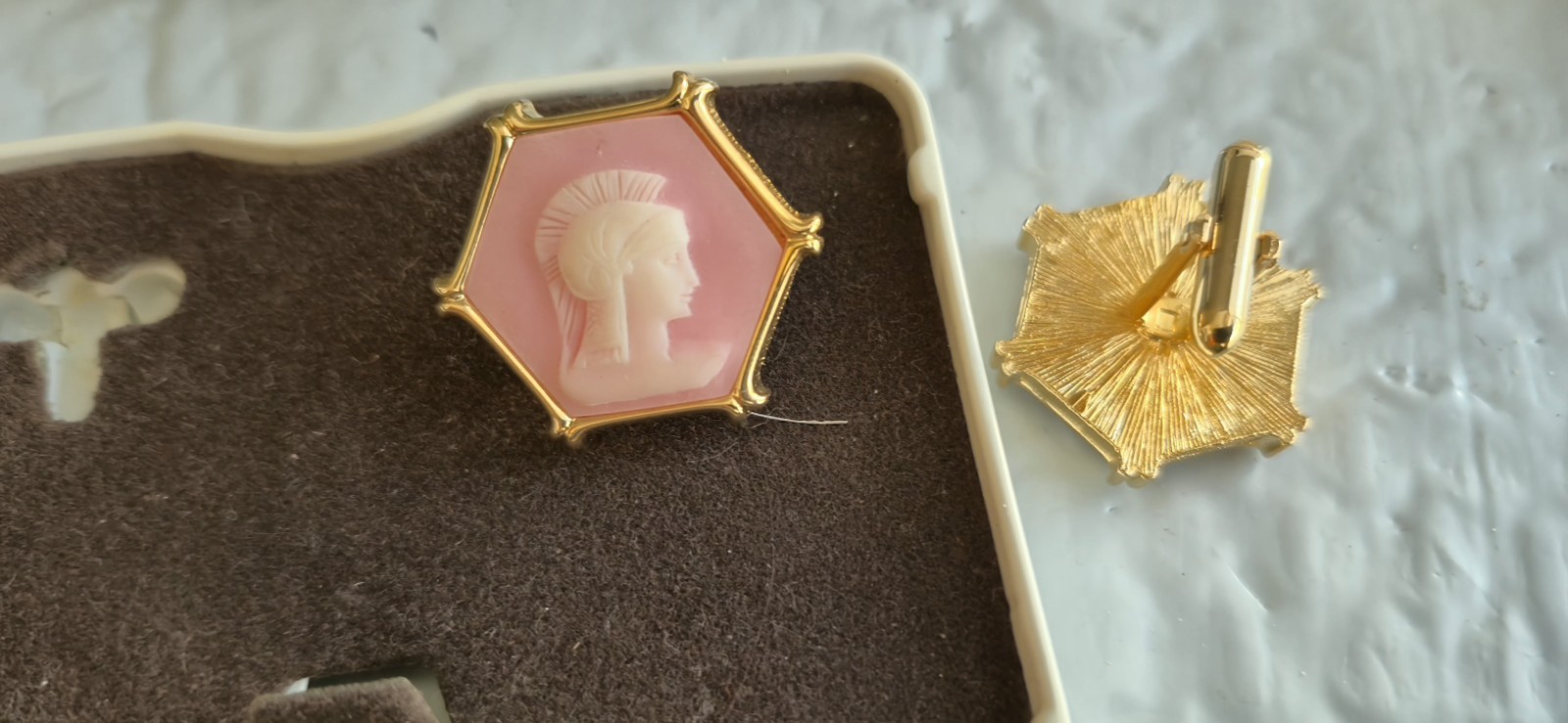 VINTAGE Carson Pirie Scott Co. Cufflinks & Tie Tack Cameo Set. LOOK UNUSED! PINK
