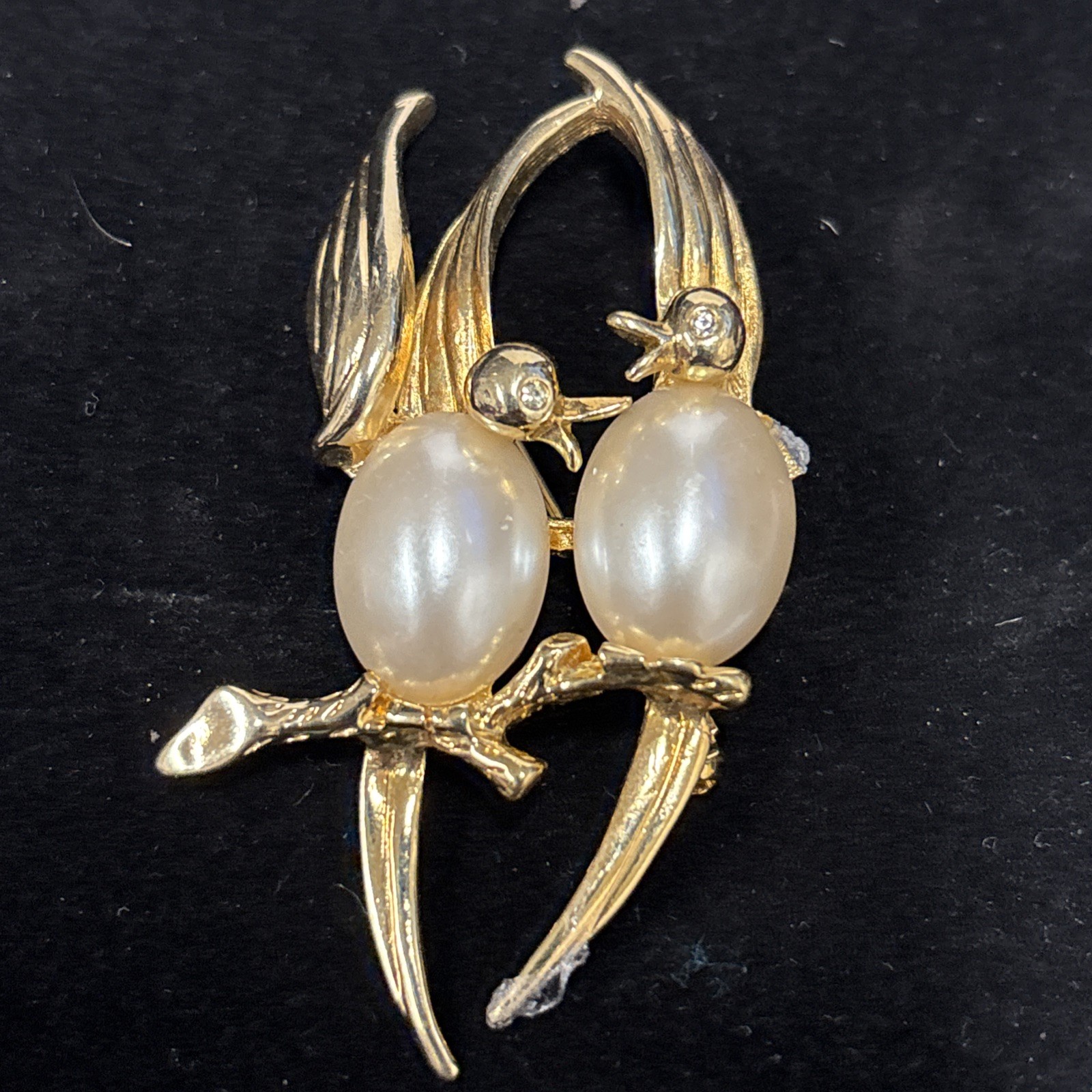 Vintage Pair of Birds Gold Pearl Rhinestone Brooch Pin 2.5” Faux Pearl
