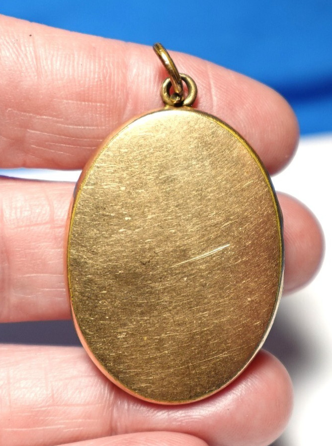 GOLD FILLED ANTIQUE OVAL LOCKET DENSE W/ PICTURES 10.9 GRAMS 1 X 1 1/2″ J-514