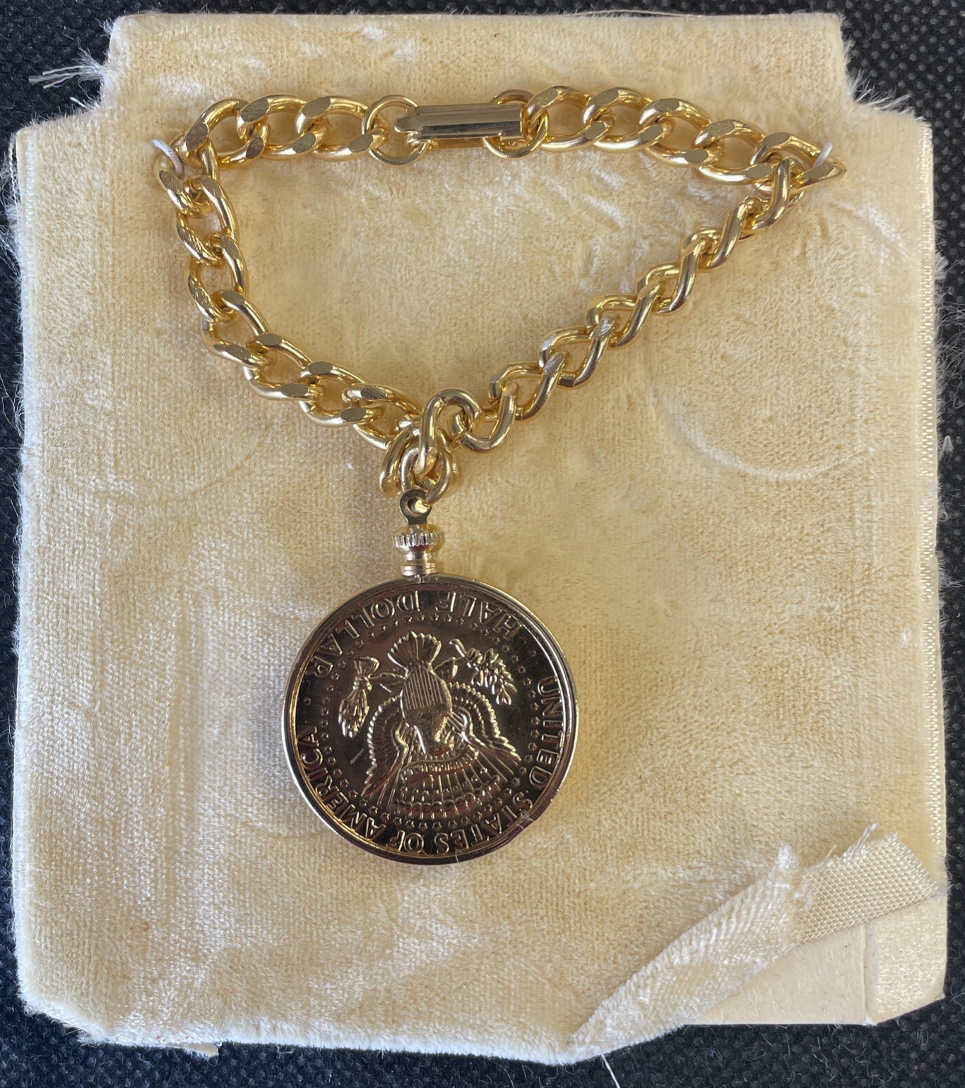 1973 Kennedy JFK Coin Bracelet Pendant Half Dollar Gold Plated VTG(SC1025-156)