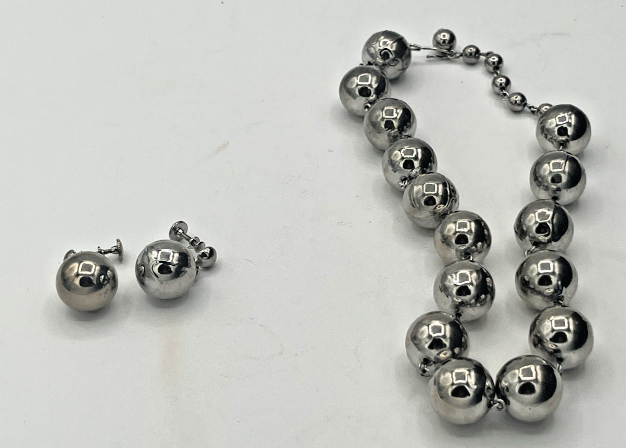 Stunning Vintage Silver‑Tone Ball Bead Necklace & Earrings Set – Classic