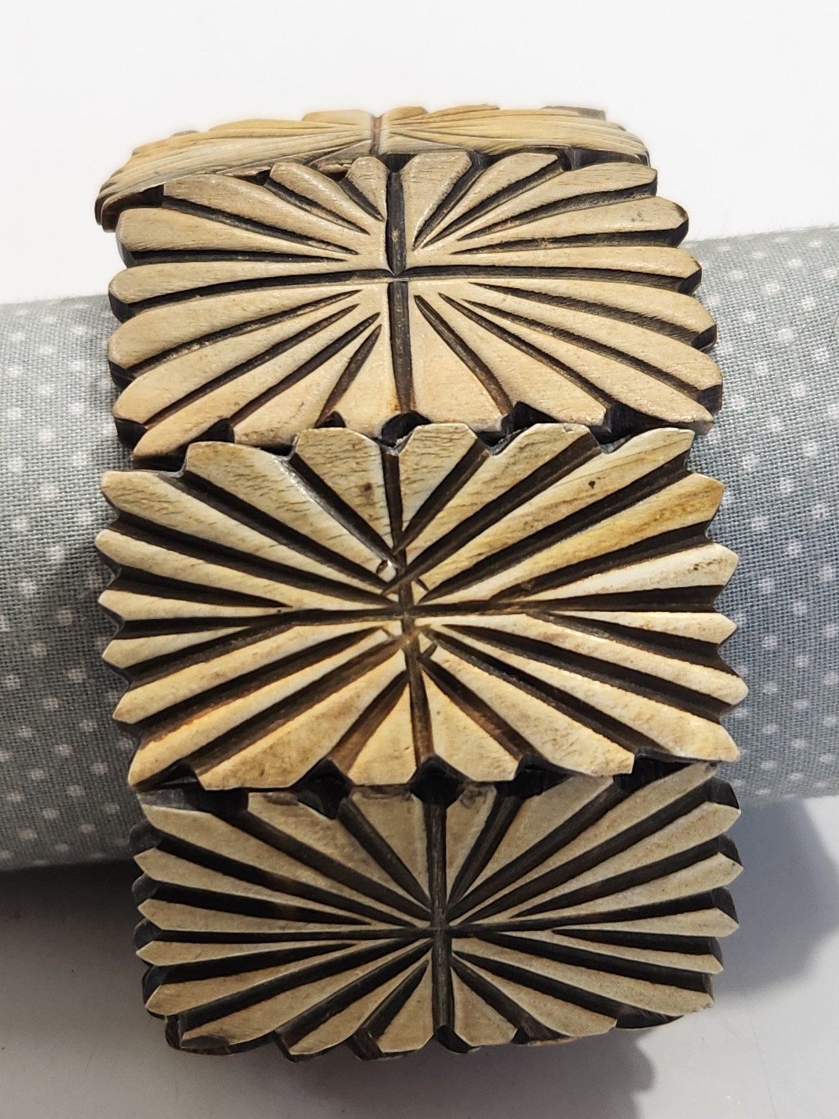 Vtg Horn Bracelet Carved Starburst Design Stretch Panel Tribal African Ethnic