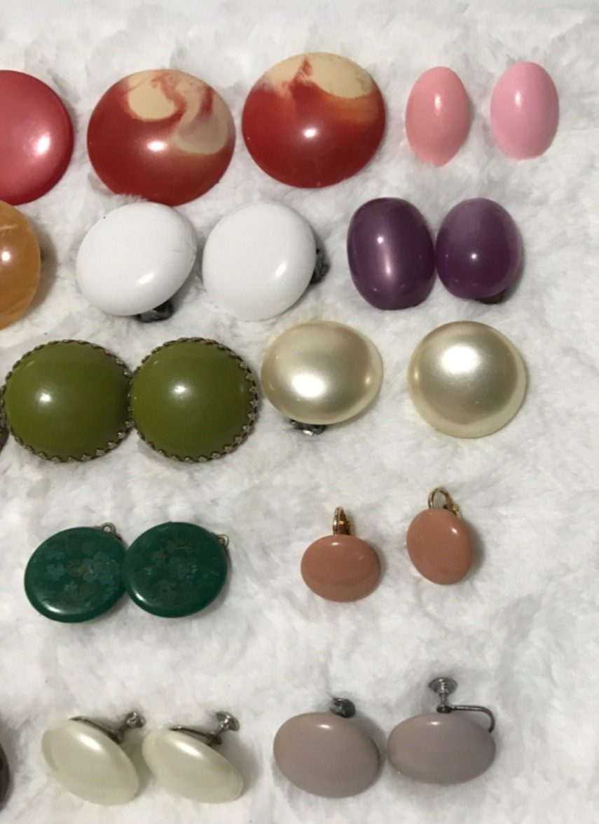 Vintage Lot Of 15 Chunky Earrings Earrings 12 Clip On , 3 Screw On Moon Glow etc