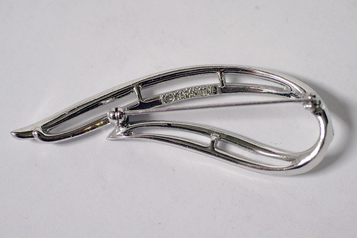 Elegant 1960s Vintage Sarah Coventry Textured Silver Tone Brooch