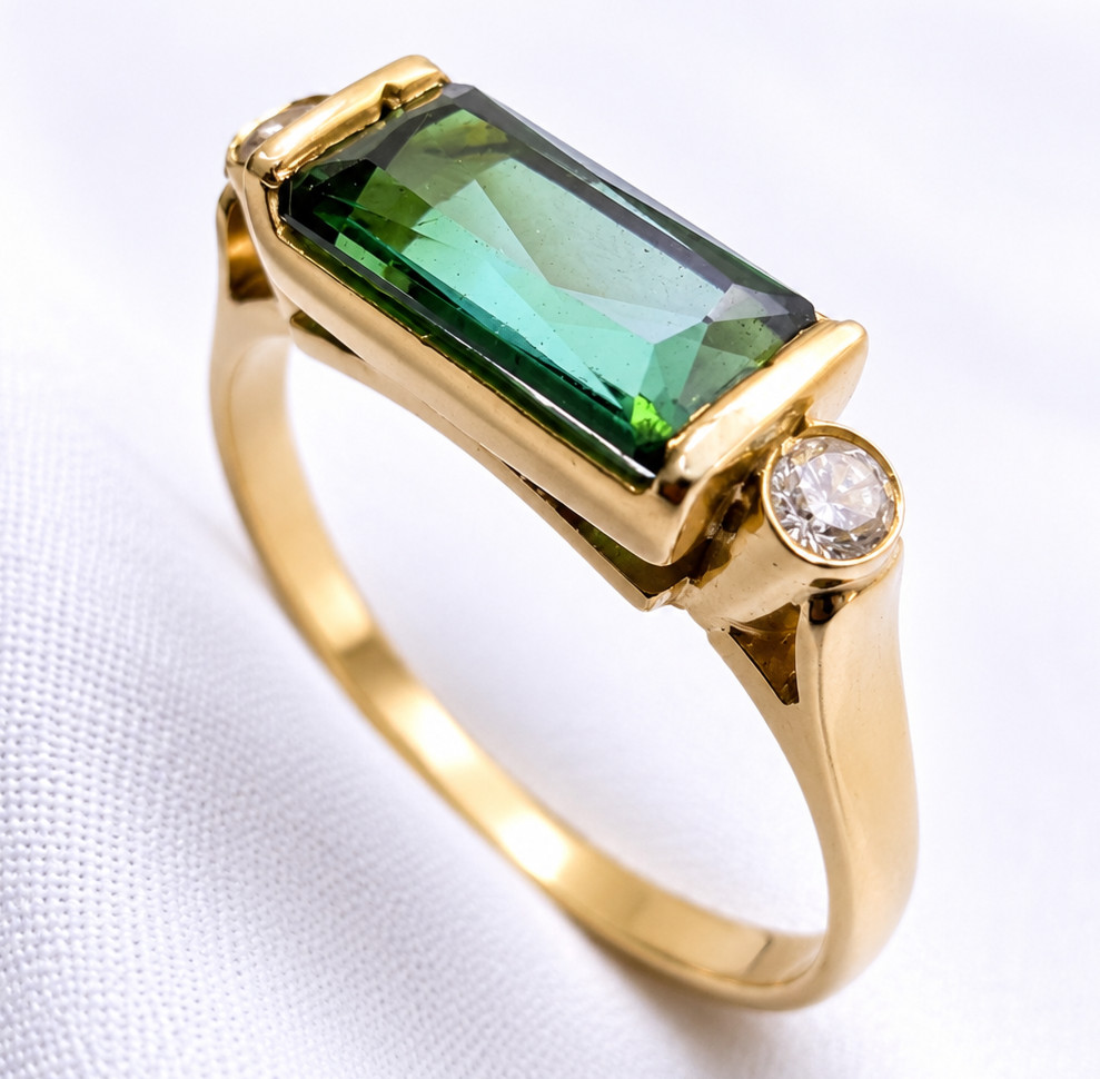 Vintage 18ct Gold Green Tourmaline & Diamond Ring Natural Hallmarked Size 7.5