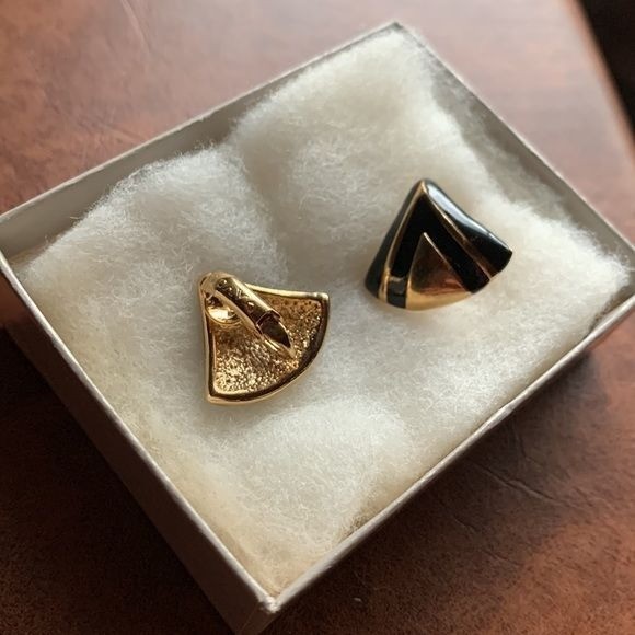 Vintage Avon Classic Drama Clip Earrings Black Enamel Gold Tone 1984