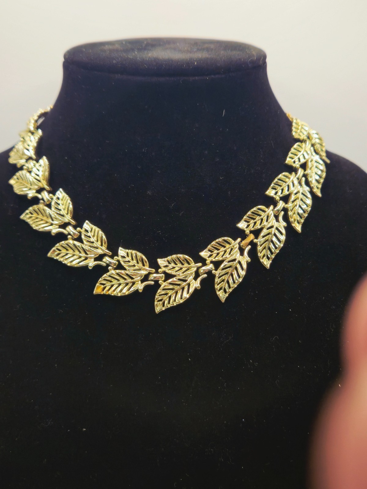 Vintage Gold Tone Leaf Link Necklace Laurel Leaf Collar Statement Necklace