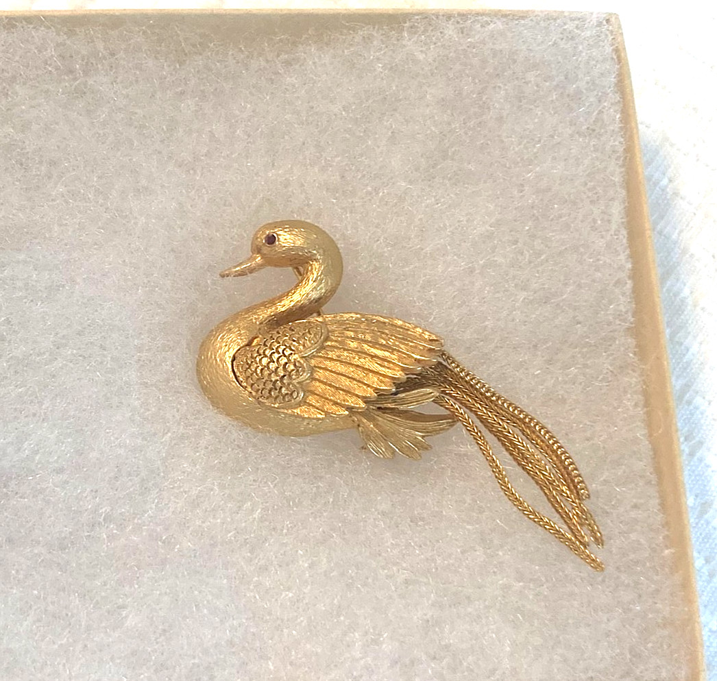 Vintage 1950’s GOLD TASSEL KRAMER SWAN BROOCH Bird PIN Ruby Crystal Eye Jewelry