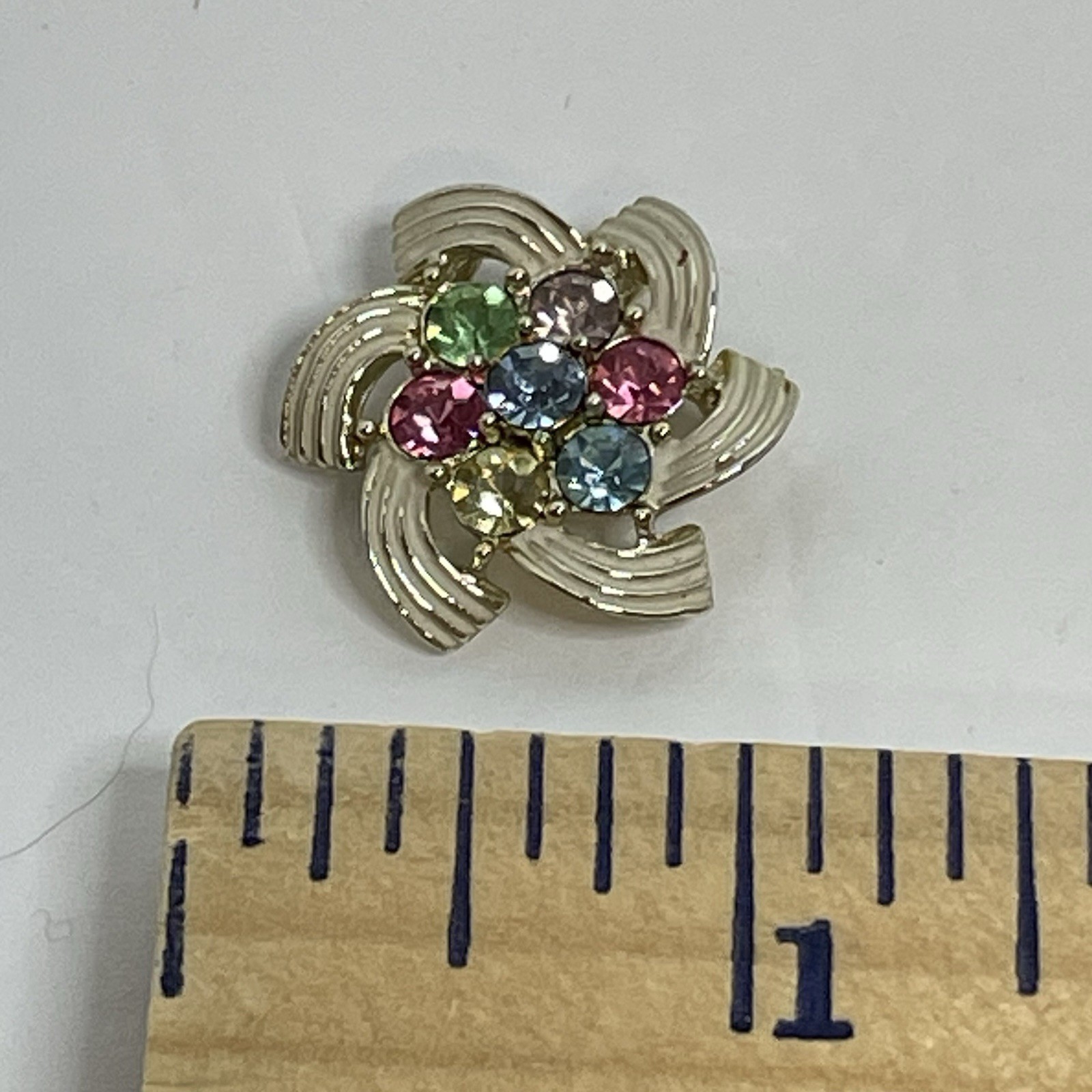 Sarah Coventry Silver Tone Multicolored Rhinestone Pin Brooch Or Pendant Vintage