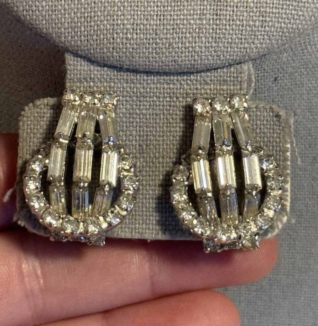 Vintage Art Deco Unsigned Kramer Silvertone Clear Crystal Rhinestone Earrings