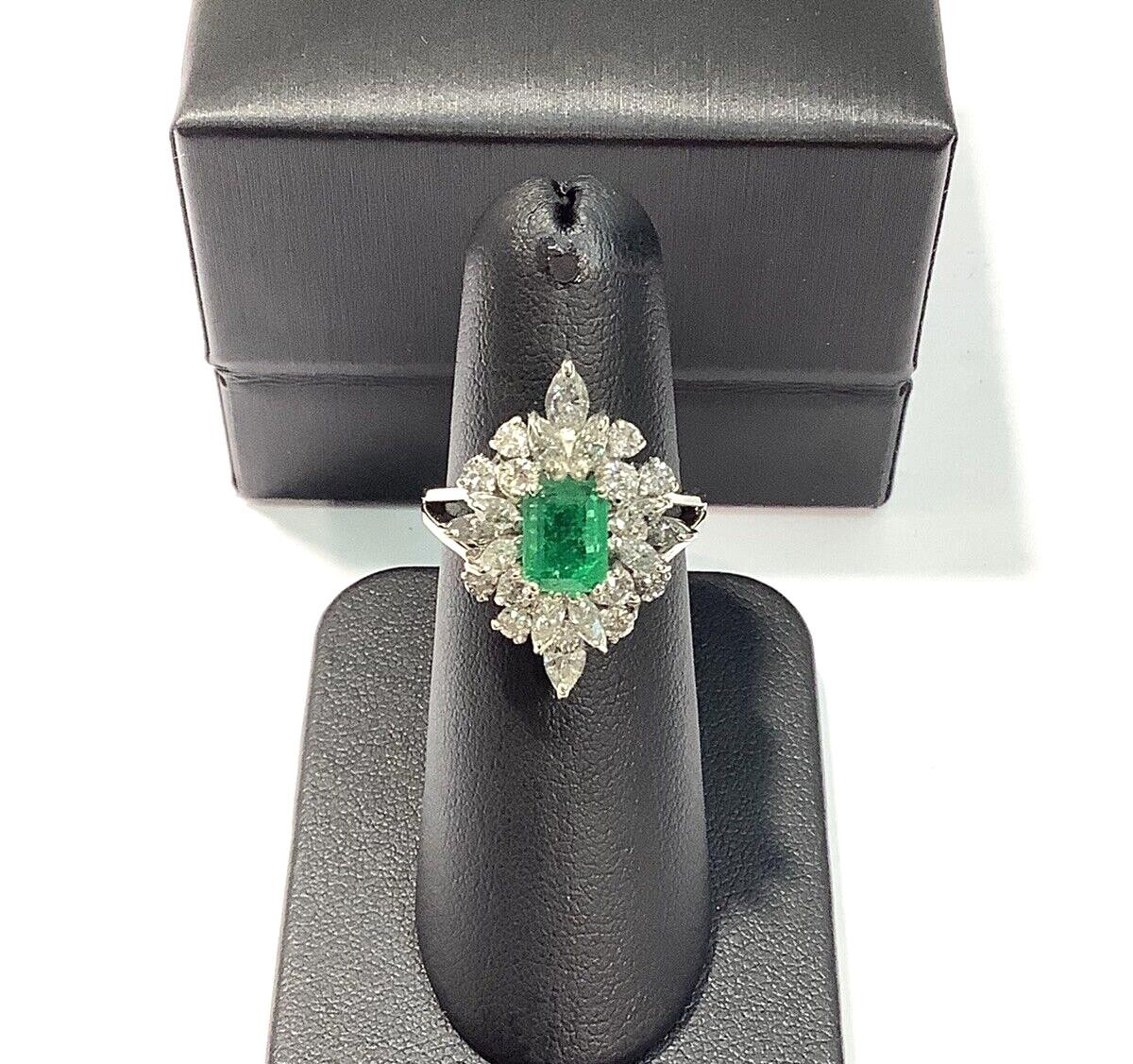 18K White Gold 1.88ctw Rectangular Cut Emerald & H/VS Mixed Cut Diamond Ring