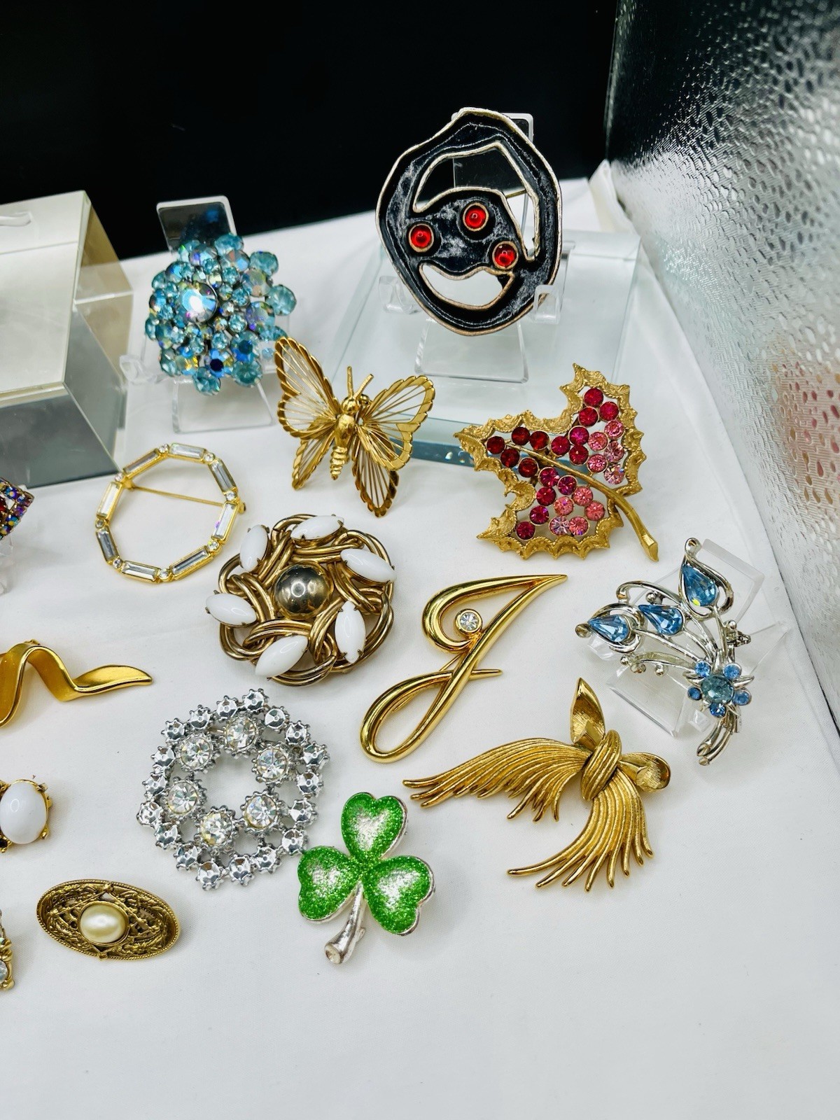 Vtg. Brooch Lot Some Signed Rhinestone, Gold Silver Tone Wear Resell 28pc Monet