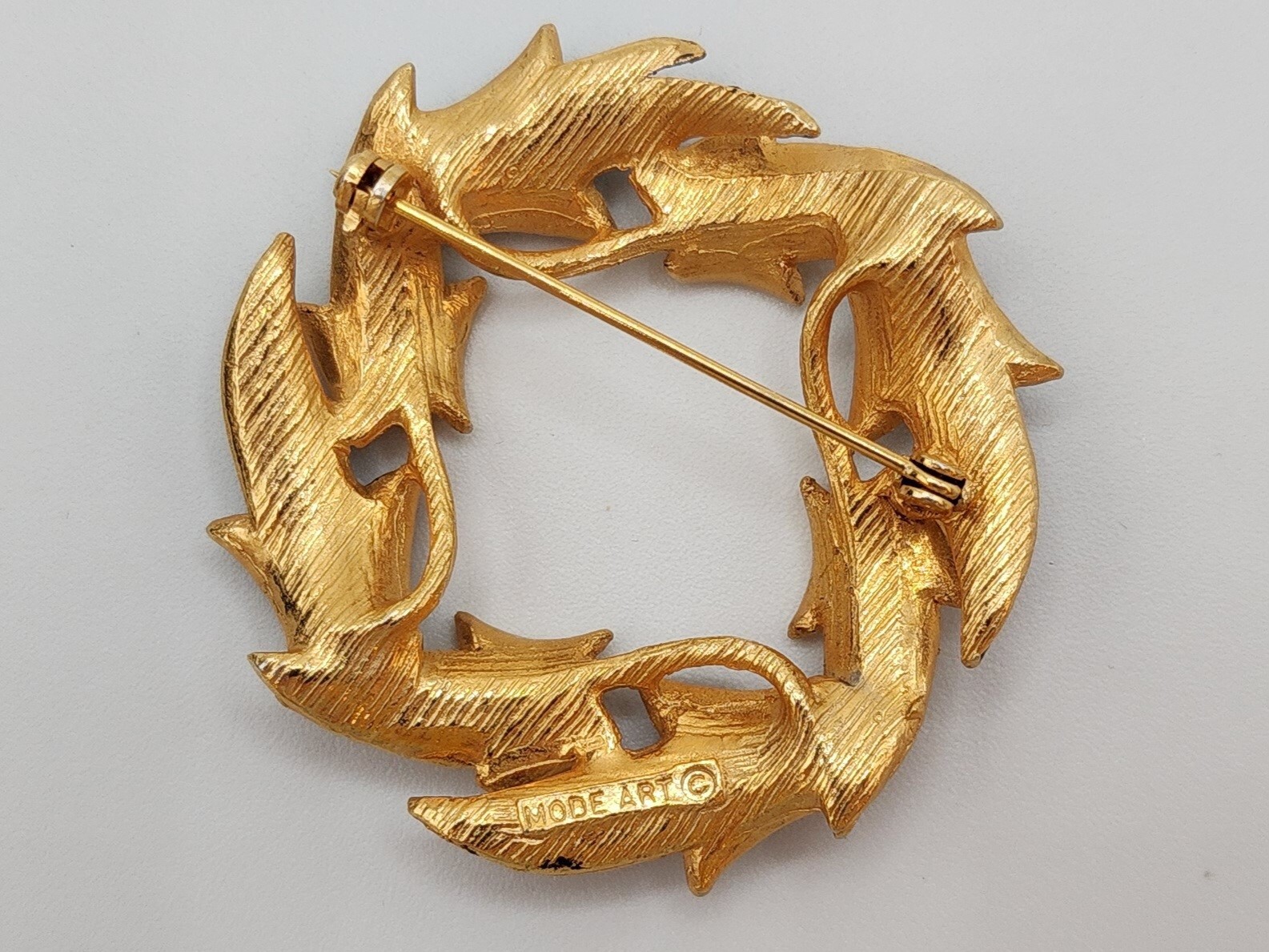 Vintage Mode Art Black & Gold Tone Leaf Bracelet, Brooch, Clip Earrings Set