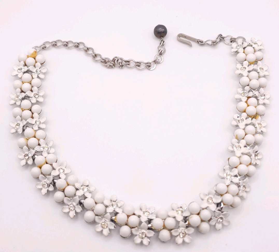 VTG Charel White Enamel Daisy Beaded Rhinestone Choker Necklace