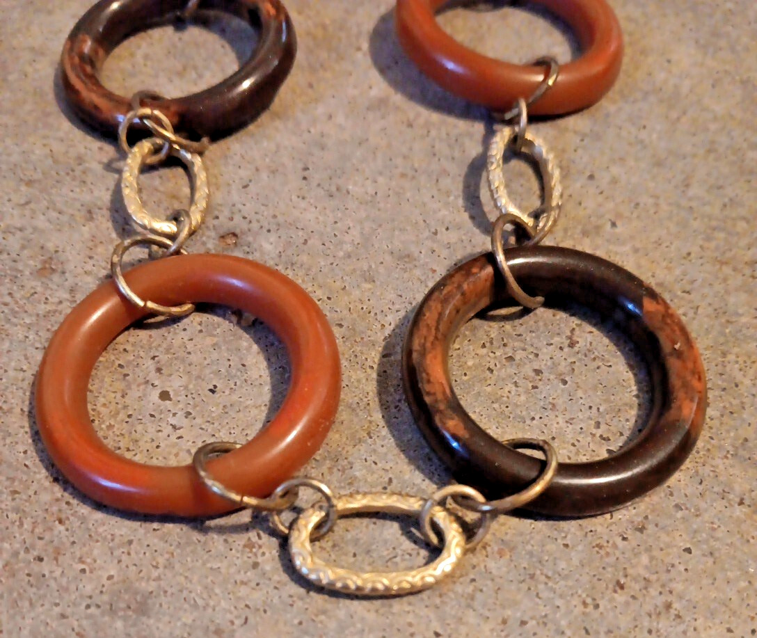Vintage YOUSI Signed Plastic/Metal Rings Multi Color Necklace Bakelite? Lobster
