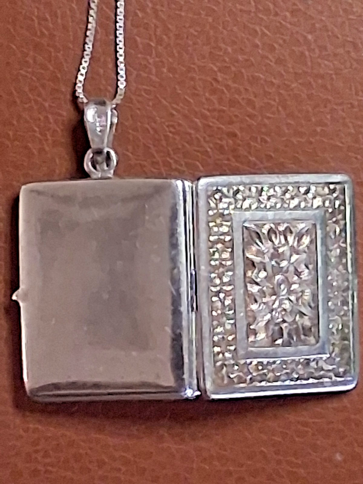 “Vintage 925 Sterling Silver Tricolor Locket Necklace 18” Italy Box/Silk Inserts