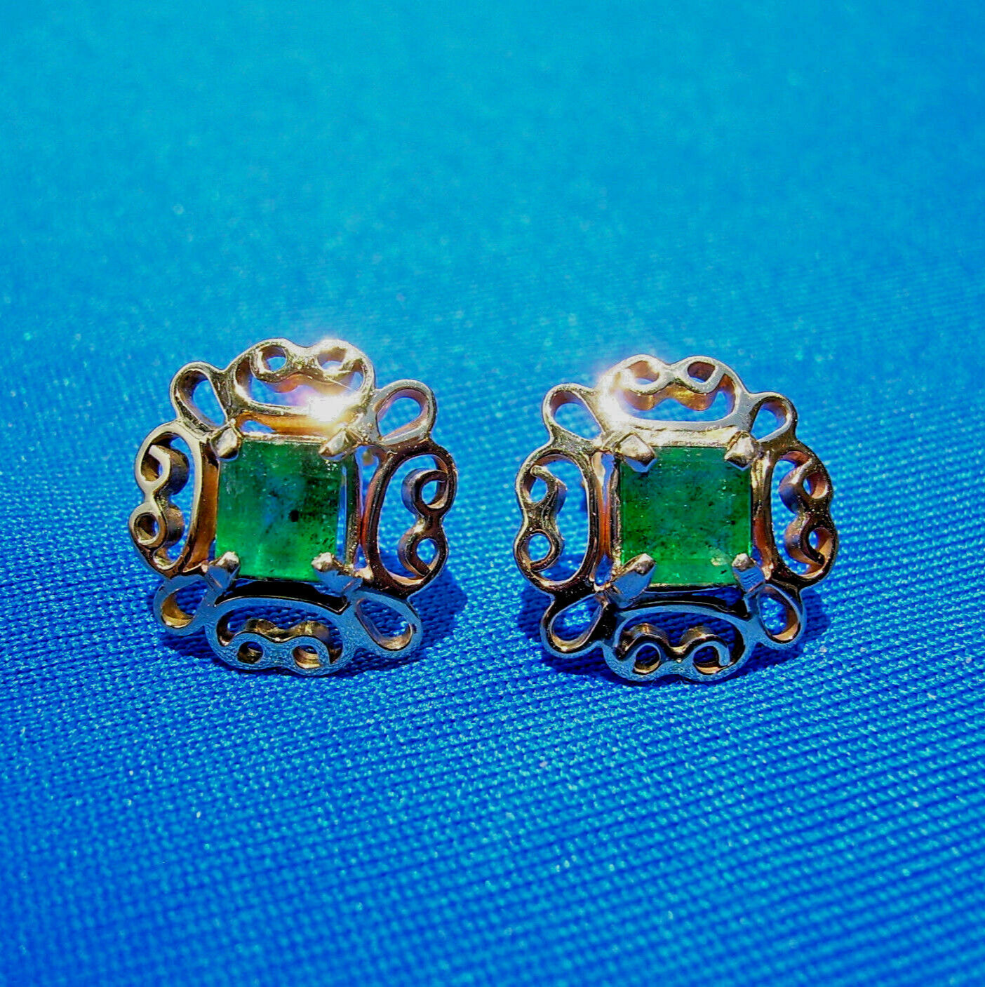 Original EARTH MINED EMERALD Deco Design Earrings Vintage Studs SOLID 14K GOLD