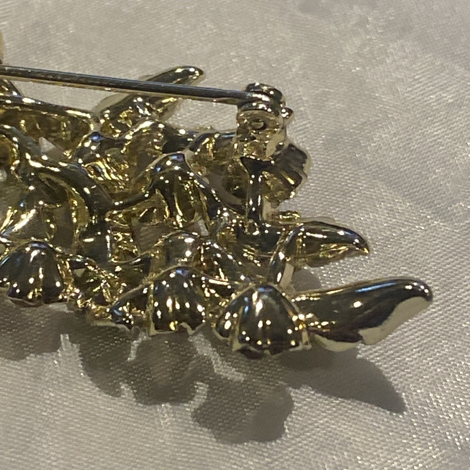 Vintage Stunning Pink Purple Rhinestones Lg Leaf Brooch Pin Silver 1” by 2 1/2”