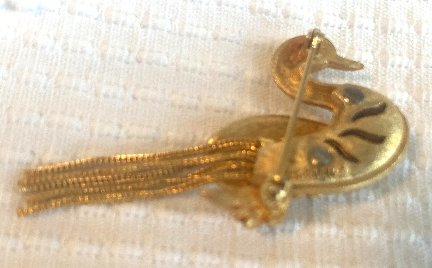 Vintage 1950’s GOLD TASSEL KRAMER SWAN BROOCH Bird PIN Ruby Crystal Eye Jewelry