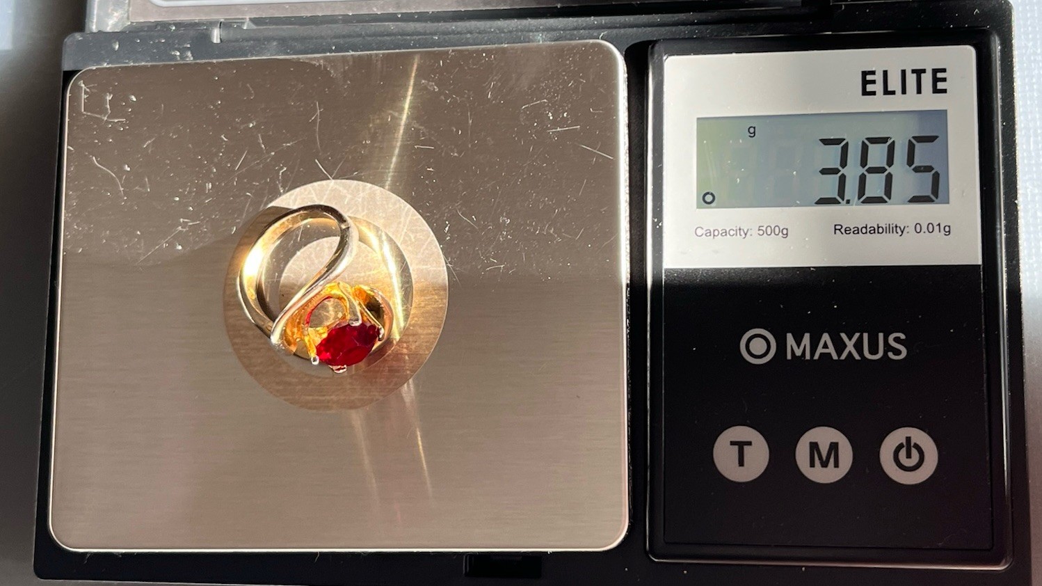 VTG Red Crystal Solitaire Gold Tone Cocktail Statement Ring Size 4.25