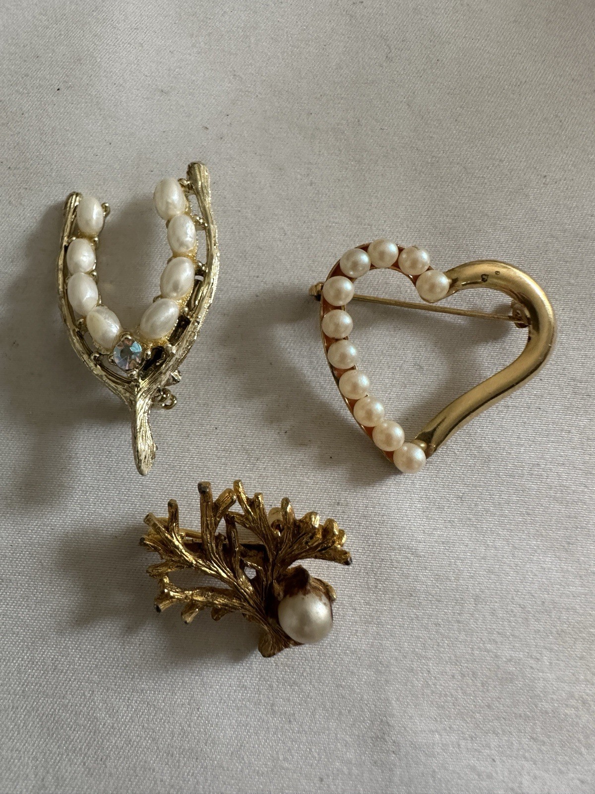 set of 3 vintage brooch Faux Pearl Rhinestone Gold Tone Metal MX3