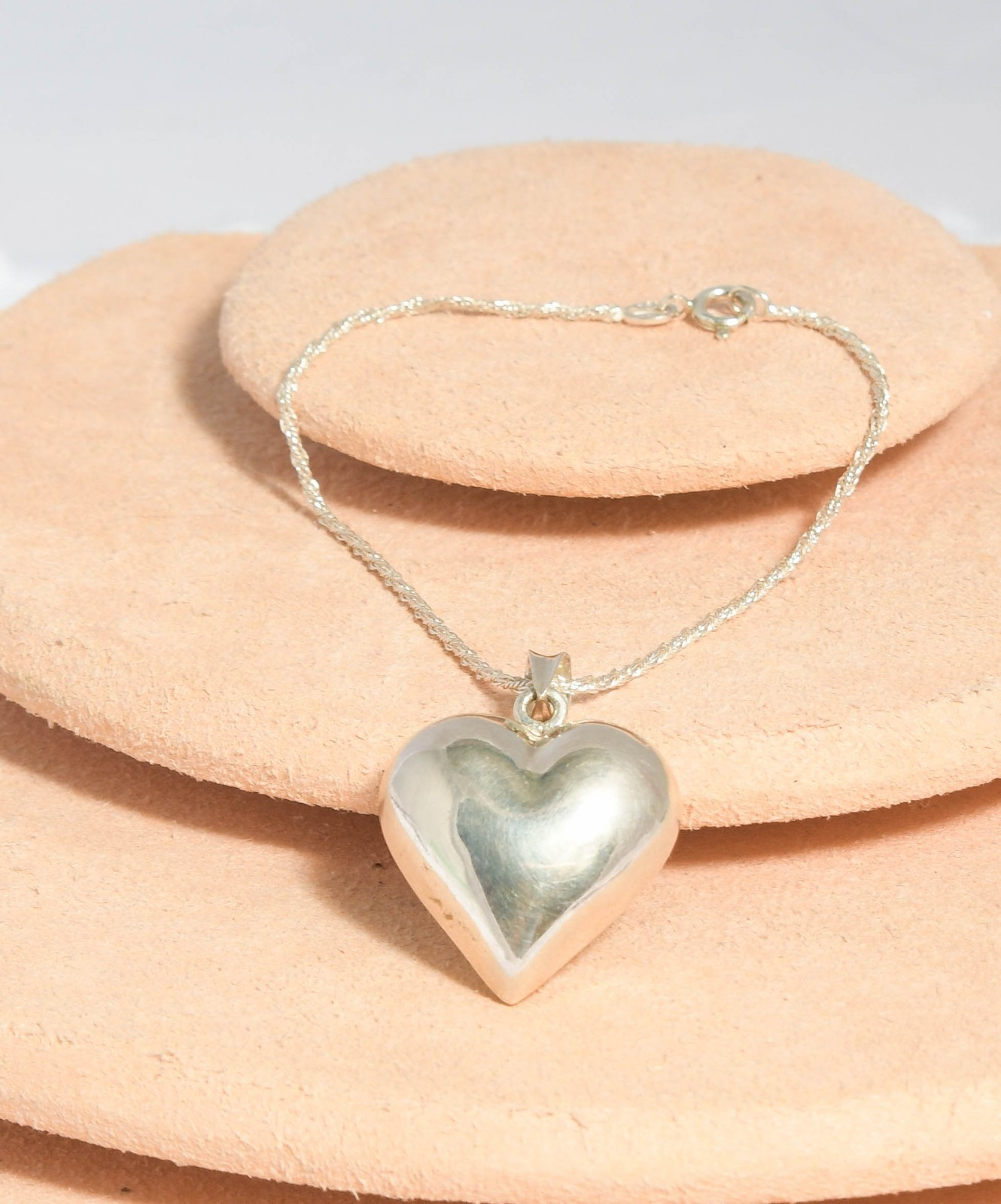 Vintage 7″ 925 Italian ISC sterling silver bracelet w/large puffed heart — B