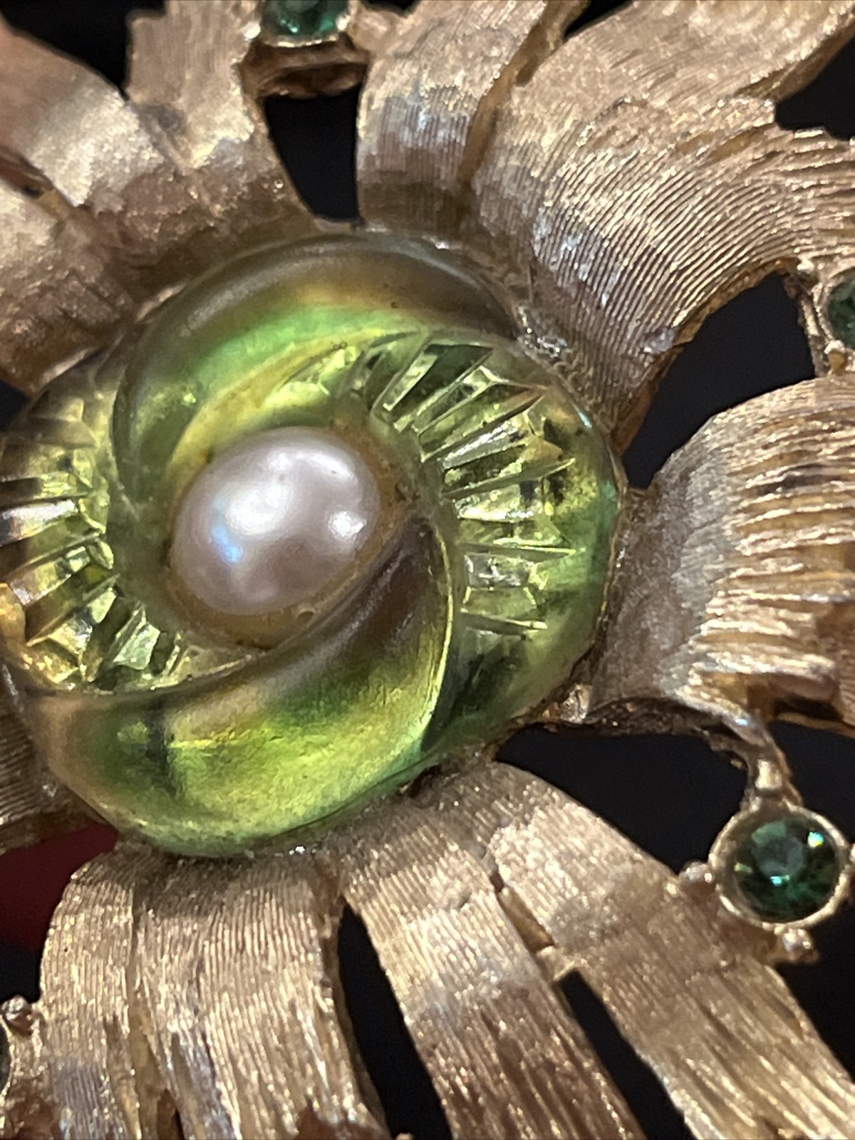 Rare Vintage EDLEE Green Art Glass Pearl Rhinestone Chunky Gold Tone Brooch 1947