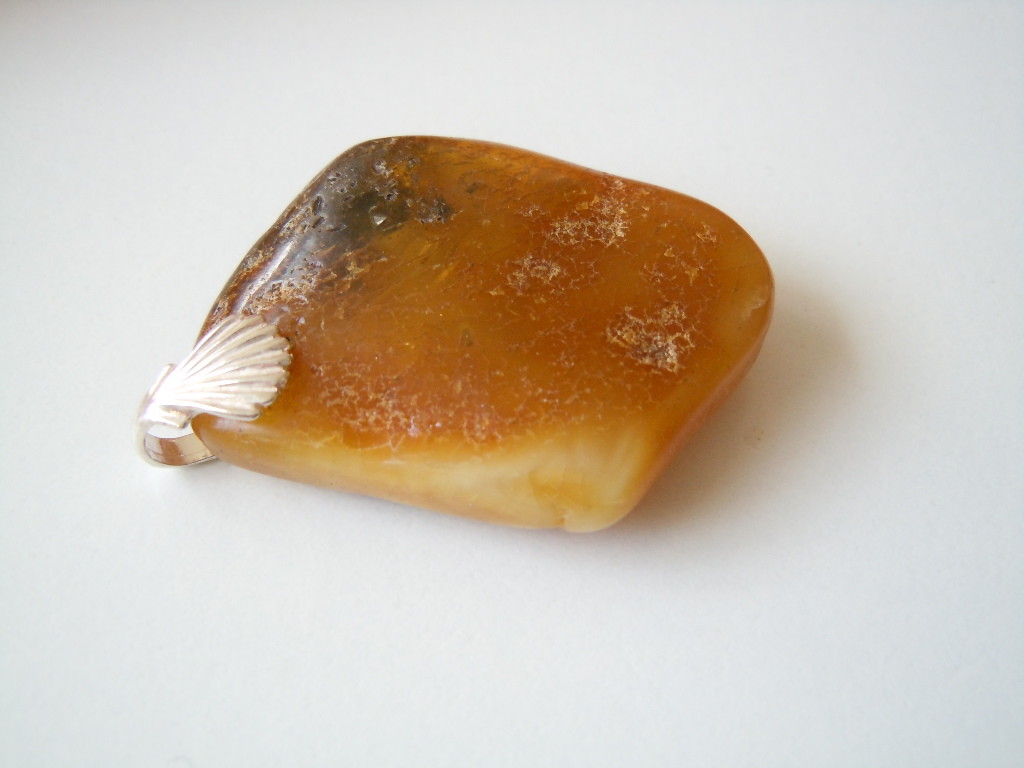 Natural Amber Pendant Honey Silver Tested 7.2 G/4.4 X 3.1 Cm