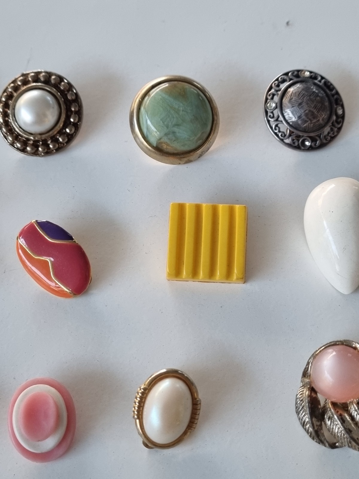 BULK LOT SINGLE GENUINE VINTAGE Some Signed & ENAMEL RETRO ODD EARRINGS #77