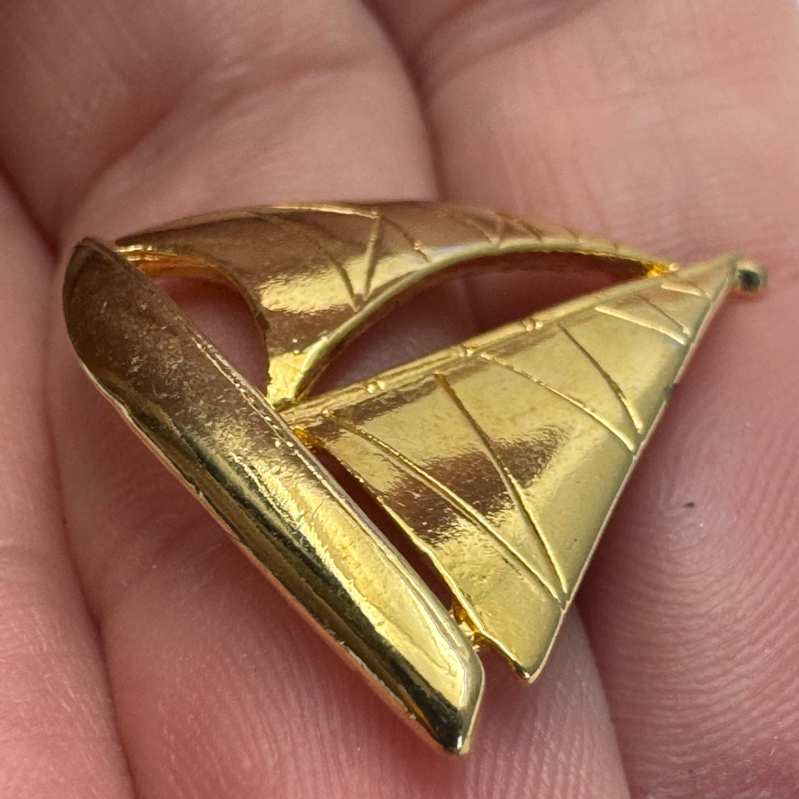 Sailboat Lapel Pin Nautical Sailing Yacht 90s Travel Vintage Gold Tone Brooch