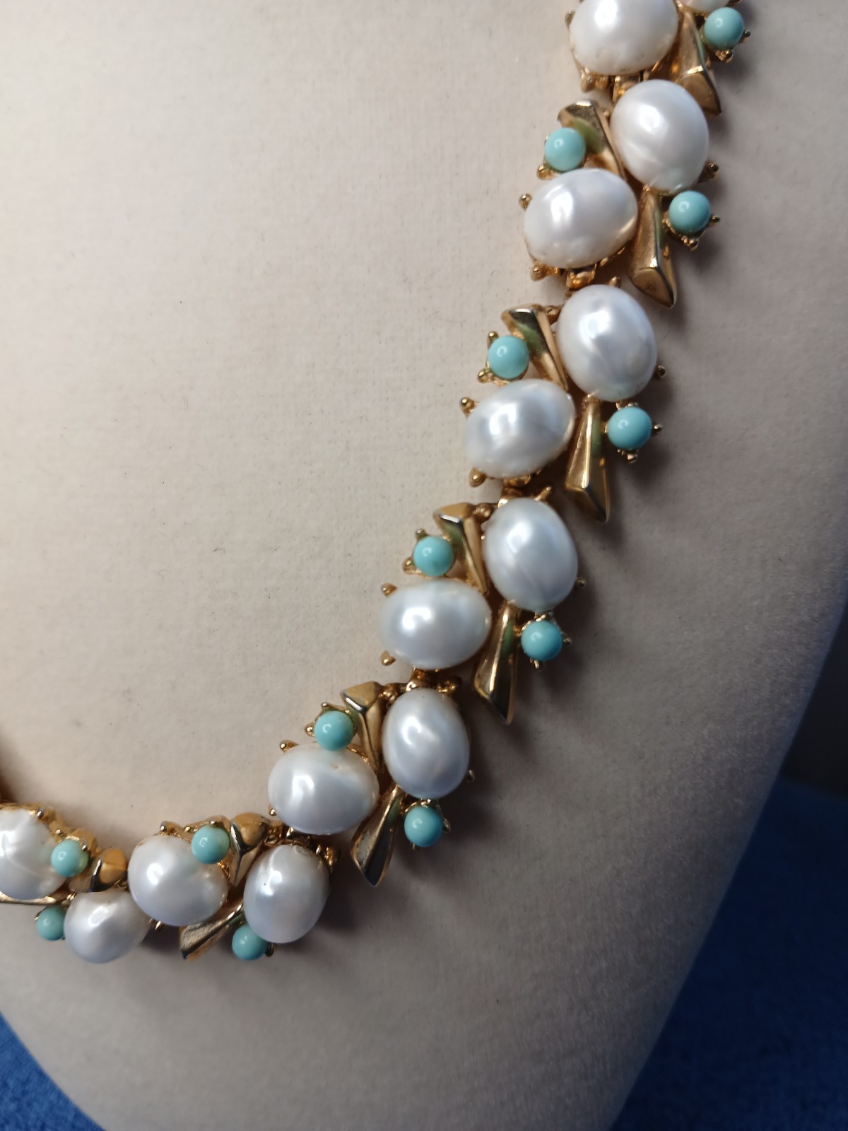Vintage Crown TRIFARI Necklace & Earrings w/Faux Pearls & Turquoise Set- READ