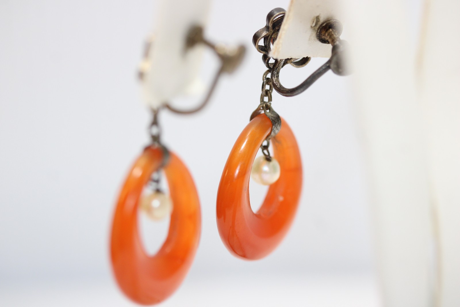 vintage carnelian oval circle dangle center pearl screwback earrings #0101