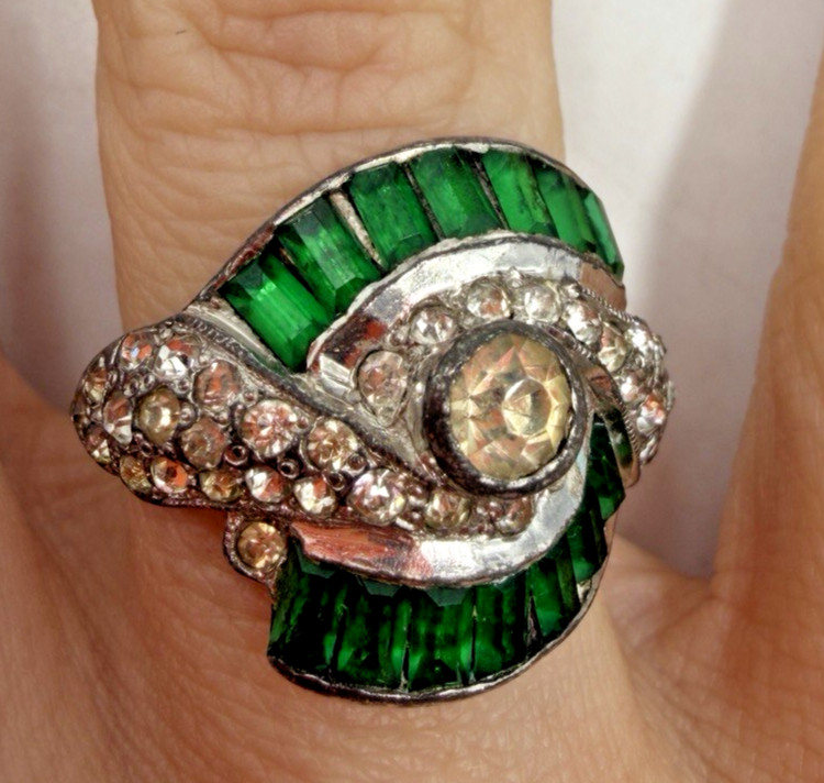 Vintage Ring Rhinestone Costume Green Cocktail Baguette Estate Size 6