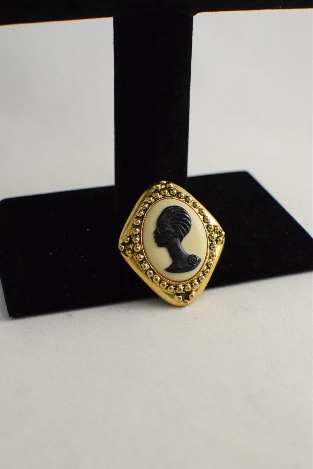VTG Coreen Simpson Black African American Woman Lady Cameo Pin Brooch