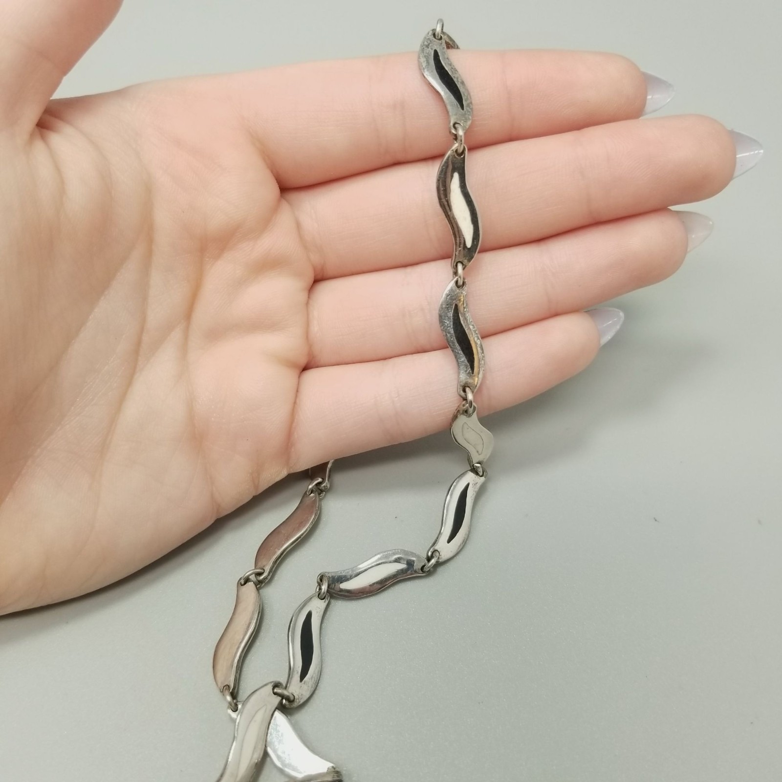 Vintage Sterling Silver Wavy Pattern Chain Necklace Black White Enamel 16 Inch