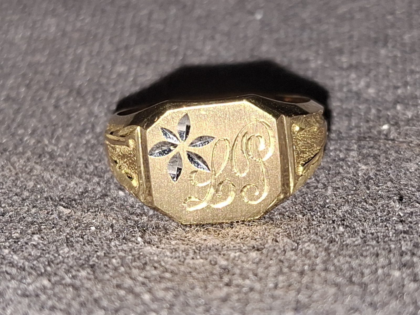 Antique Vintage 10K Gold Signet Ring Initials “L.P” Engraved Floral Design