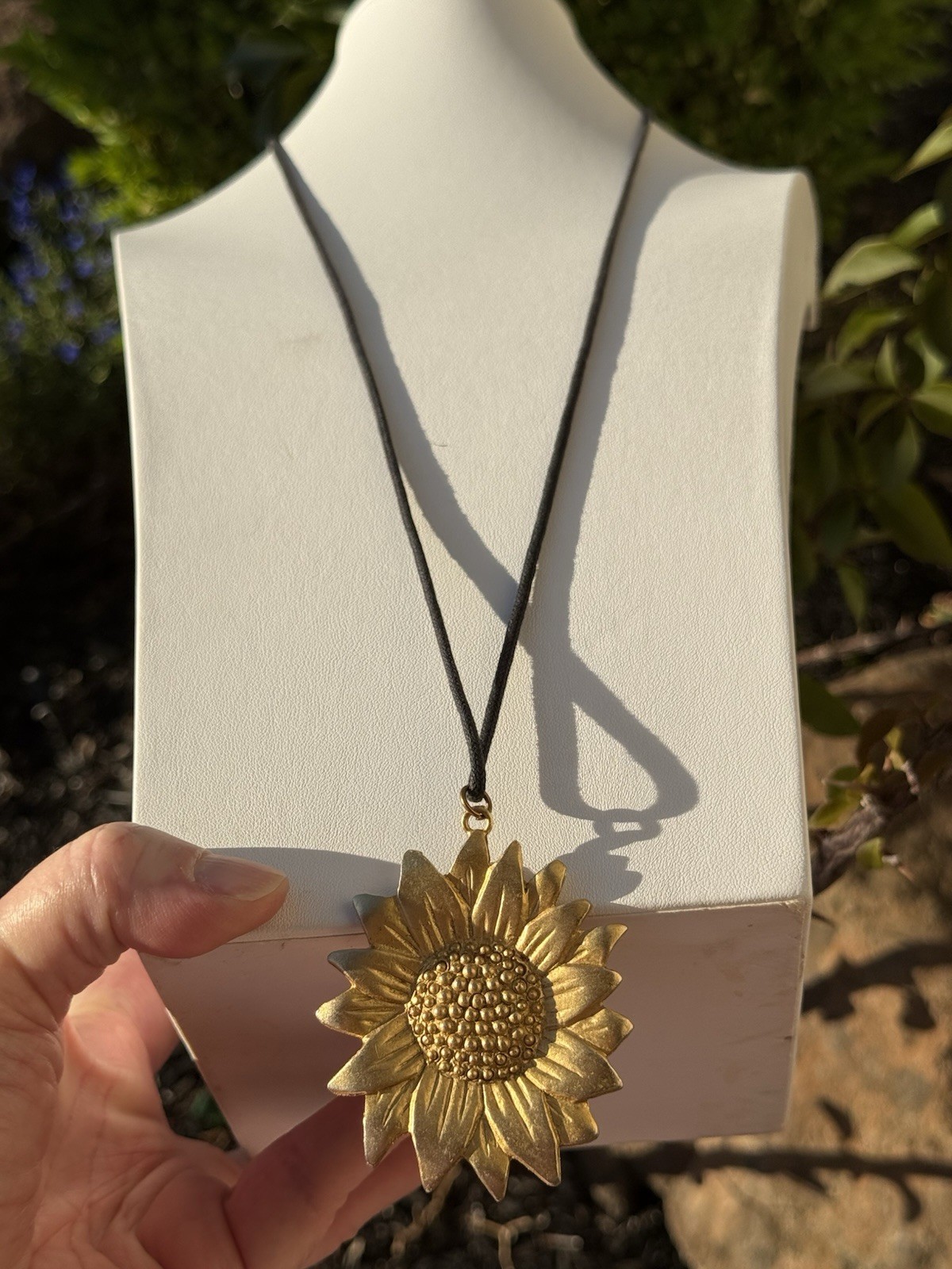 EIVIND HILLESTAD EH SIGNED HUGE GOLDTONE SUNFLOWER PENDANT 2″ On Cord 34″L