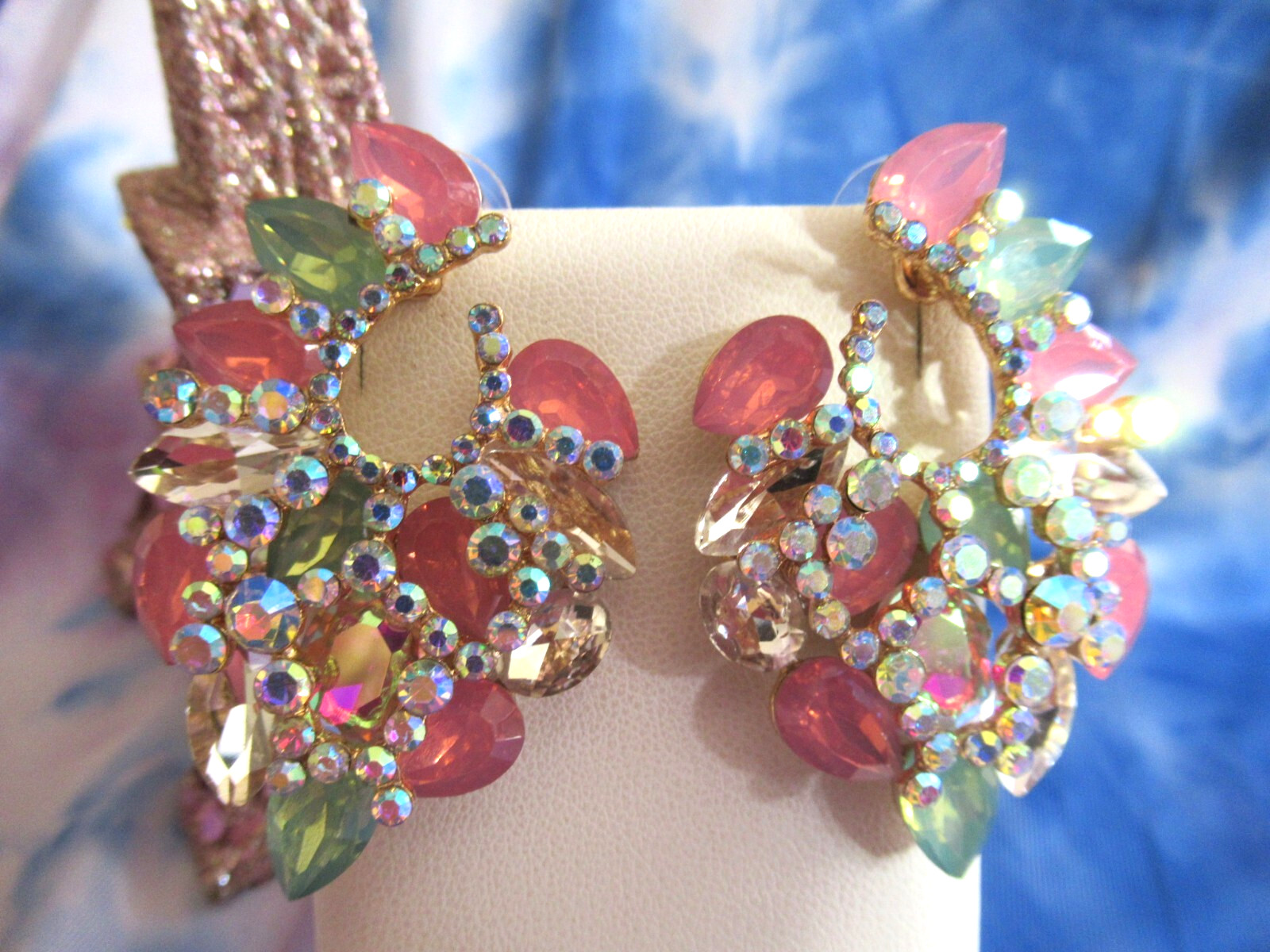 BEAUTIFUL IRIDESCENT PASTEL-COLORS GEMSTONES & CRYSTAL STATEMENT EARRINGS NEW