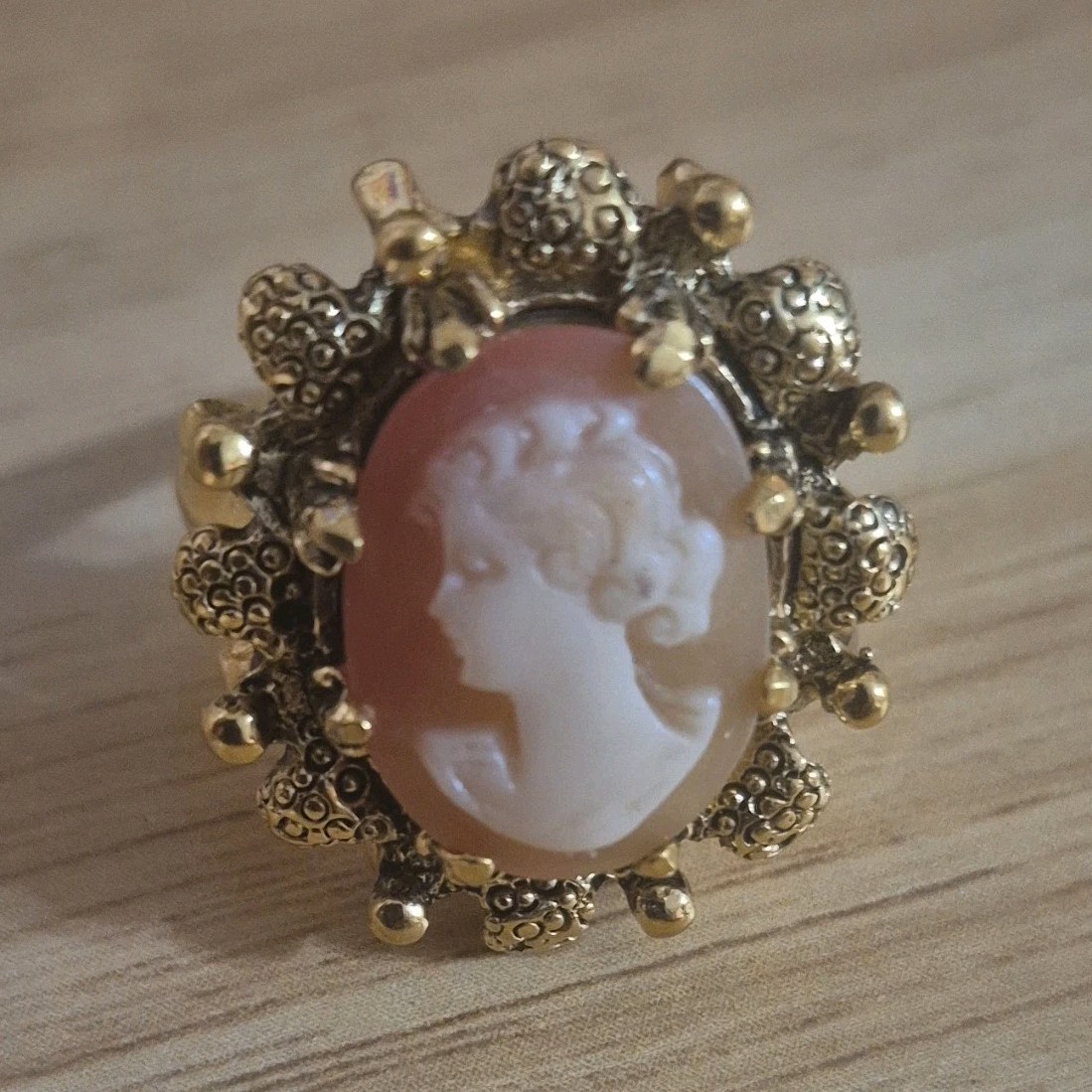 Gold Tone Oval Cameo Ring with Pink & White Main Stone, 1 Gemstone