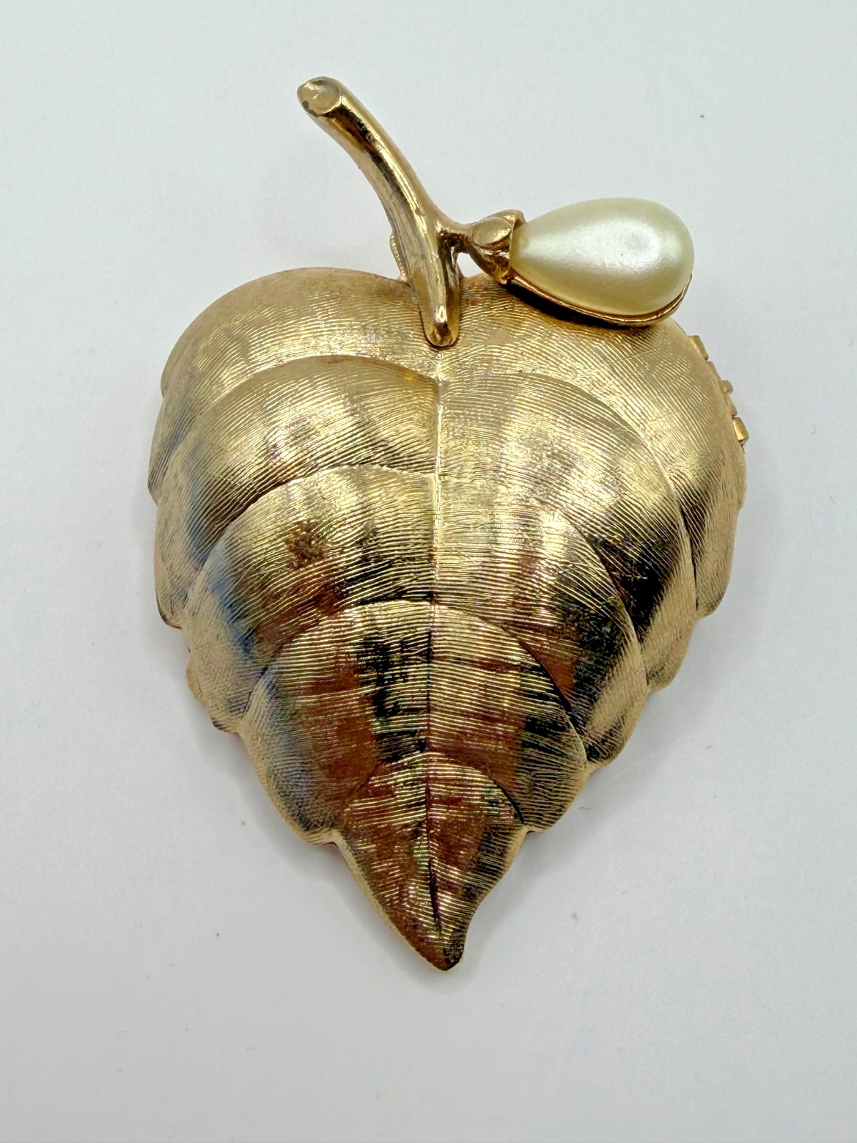 VINTAGE AVON PERFUME LOCKET BROOCH GOLD TONE LEAF