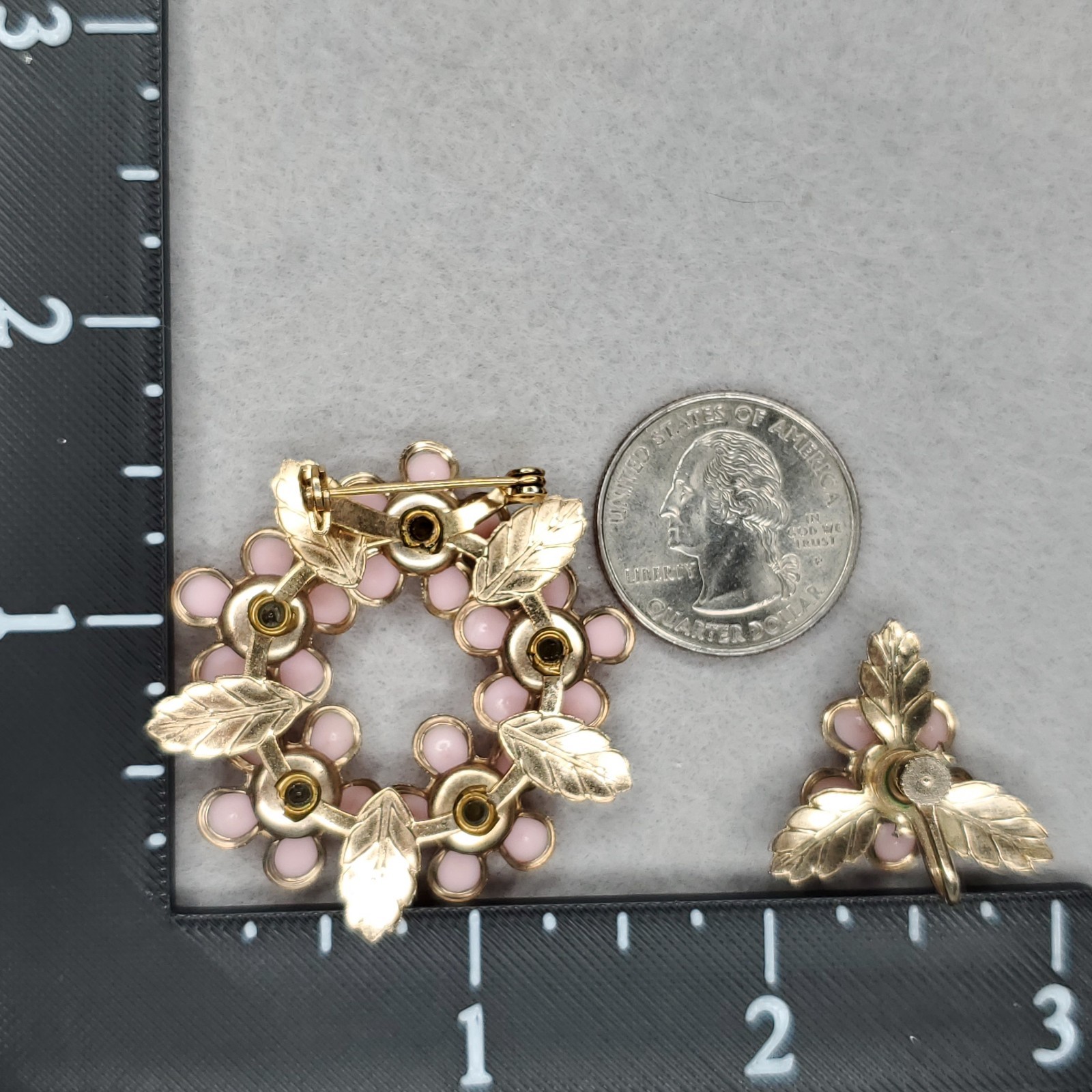 Vintage Flower Brooch Screw Back Earrings Set Pink Brushed Gold Tone 1 1/2″ 7/8″